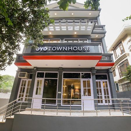 Townhouse 330 Dlf Phase-2 Near Leisure Valley Park Gurgaon Exterior photo