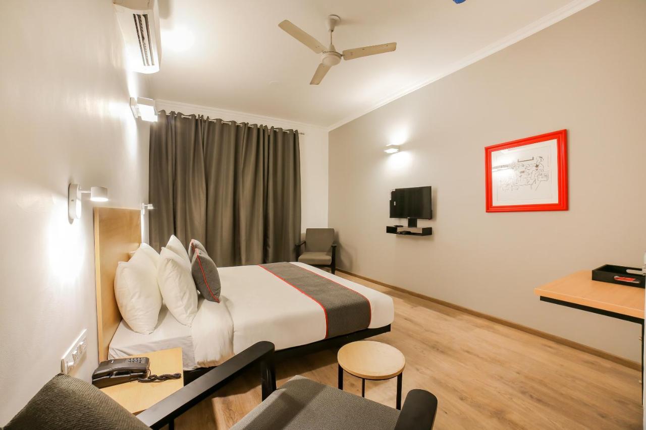 Townhouse 330 Dlf Phase-2 Near Leisure Valley Park Gurgaon Exterior photo