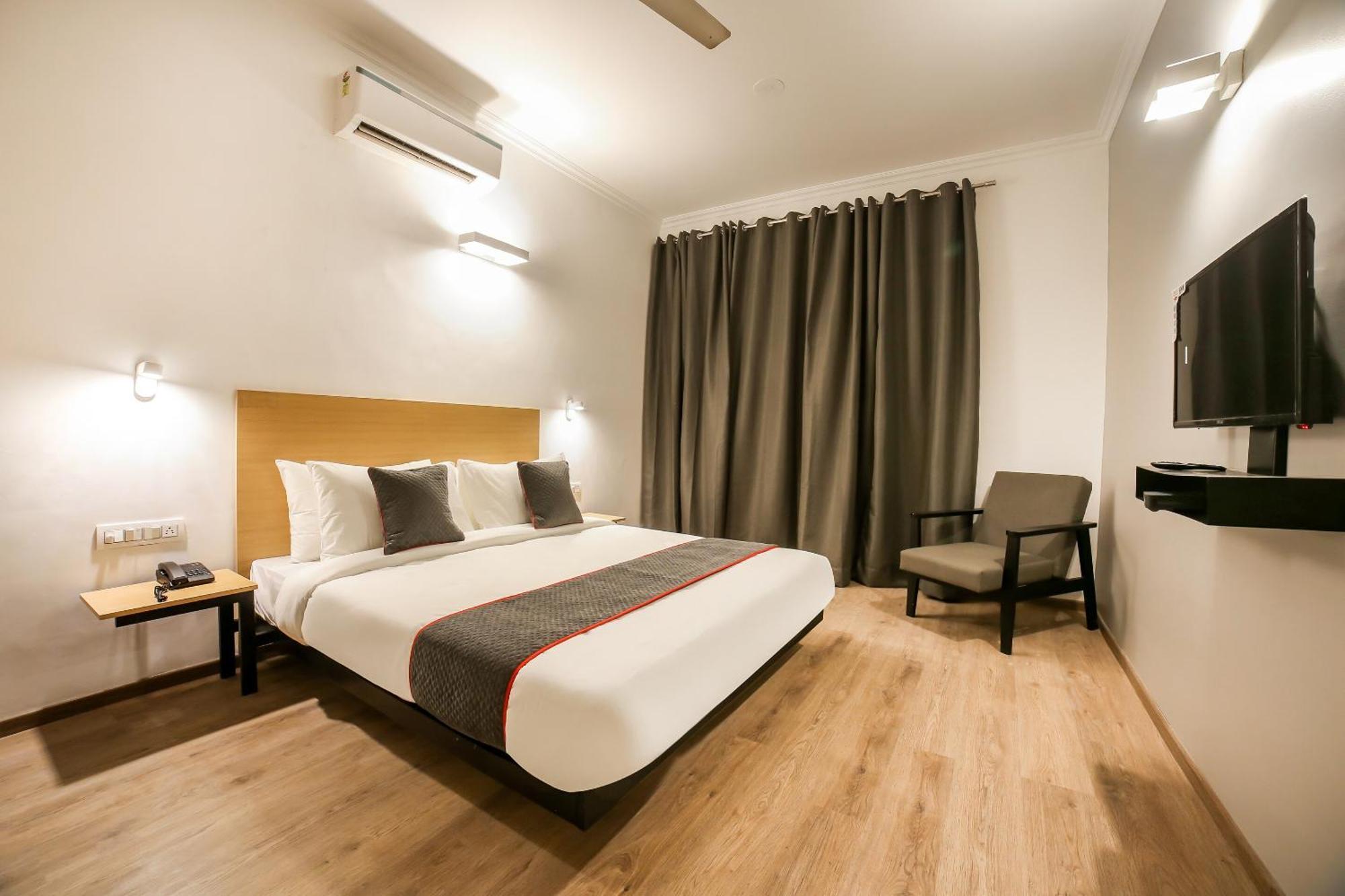 Townhouse 330 Dlf Phase-2 Near Leisure Valley Park Gurgaon Exterior photo