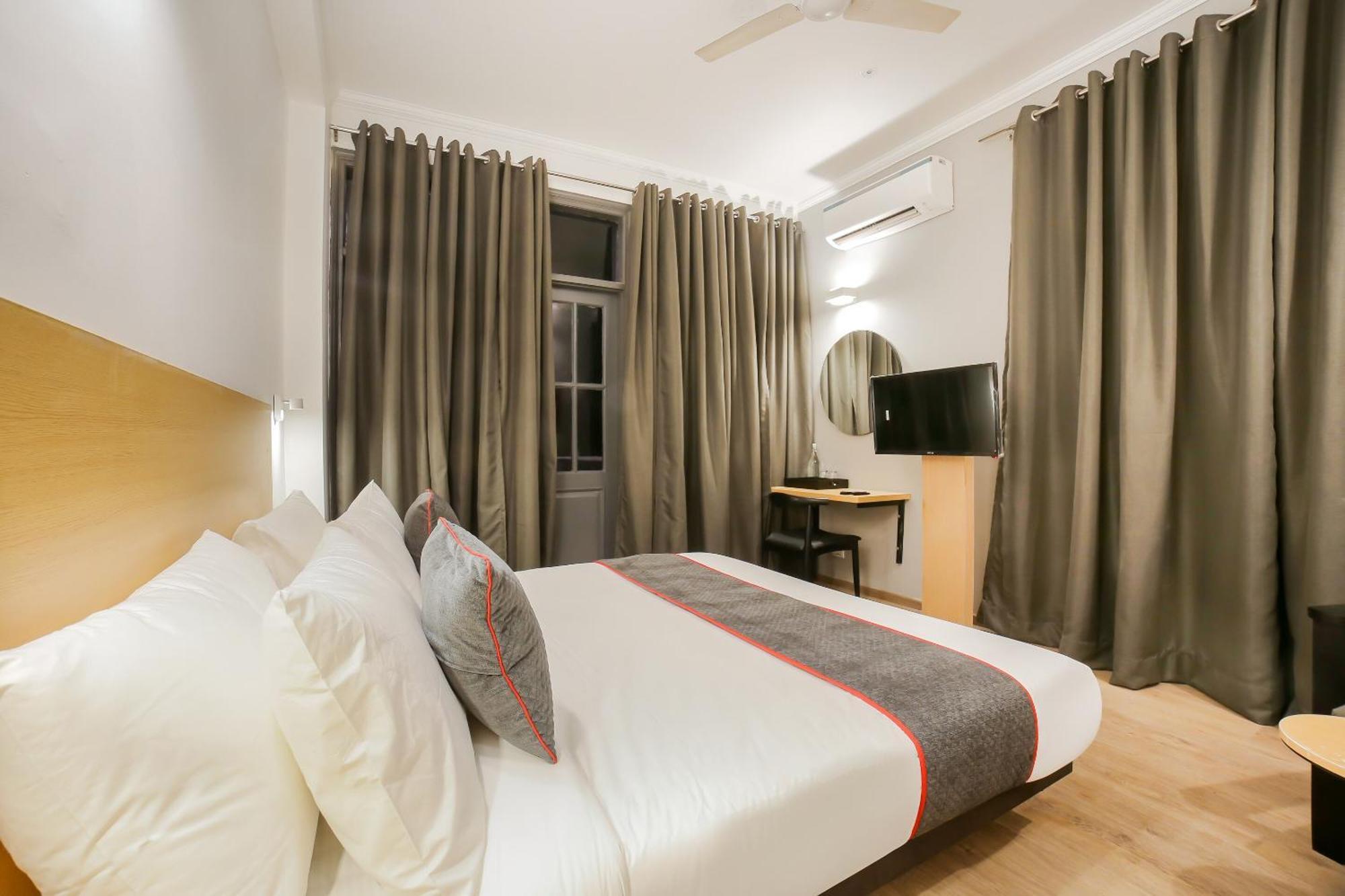 Townhouse 330 Dlf Phase-2 Near Leisure Valley Park Gurgaon Exterior photo
