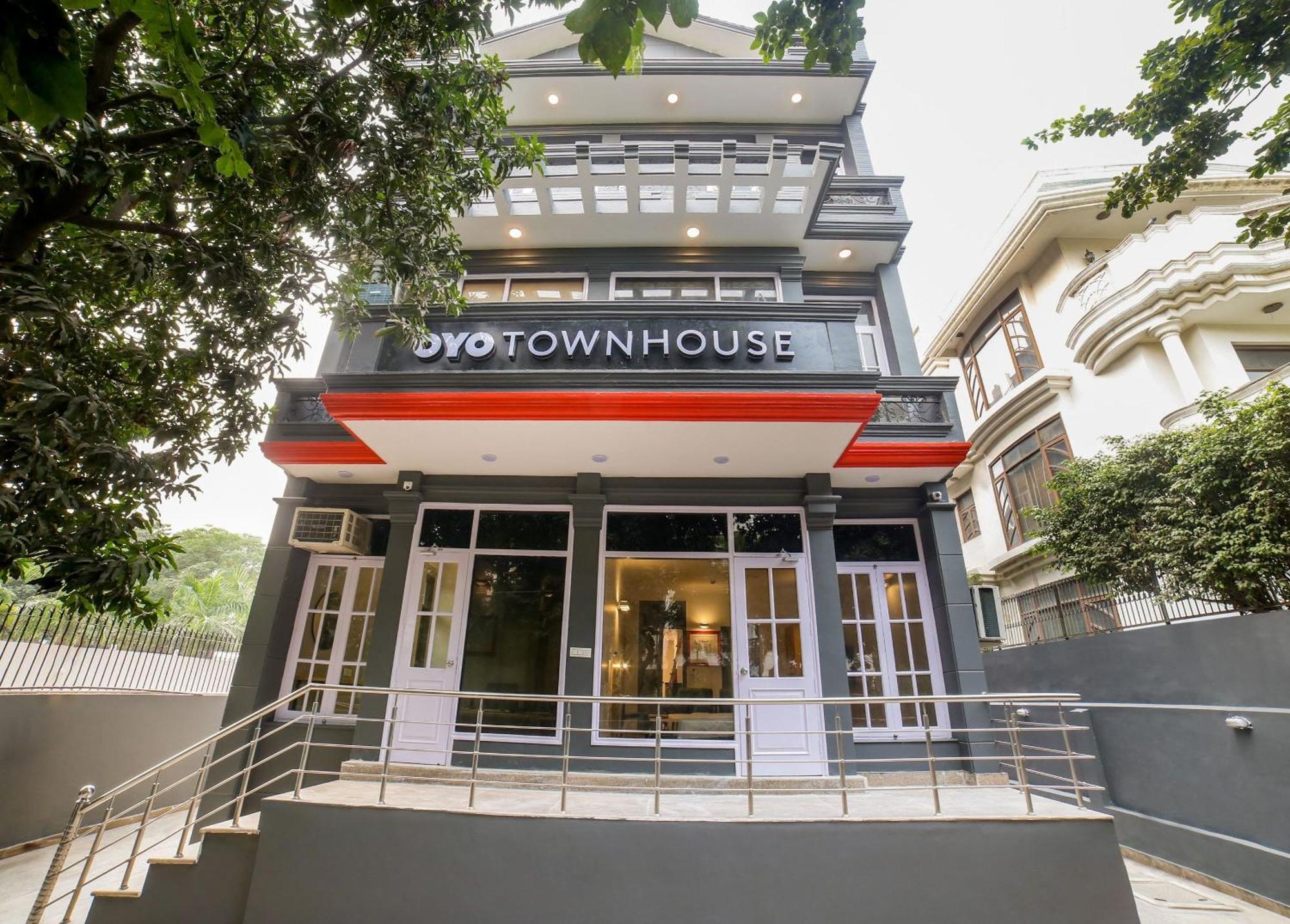 Townhouse 330 Dlf Phase-2 Near Leisure Valley Park Gurgaon Exterior photo