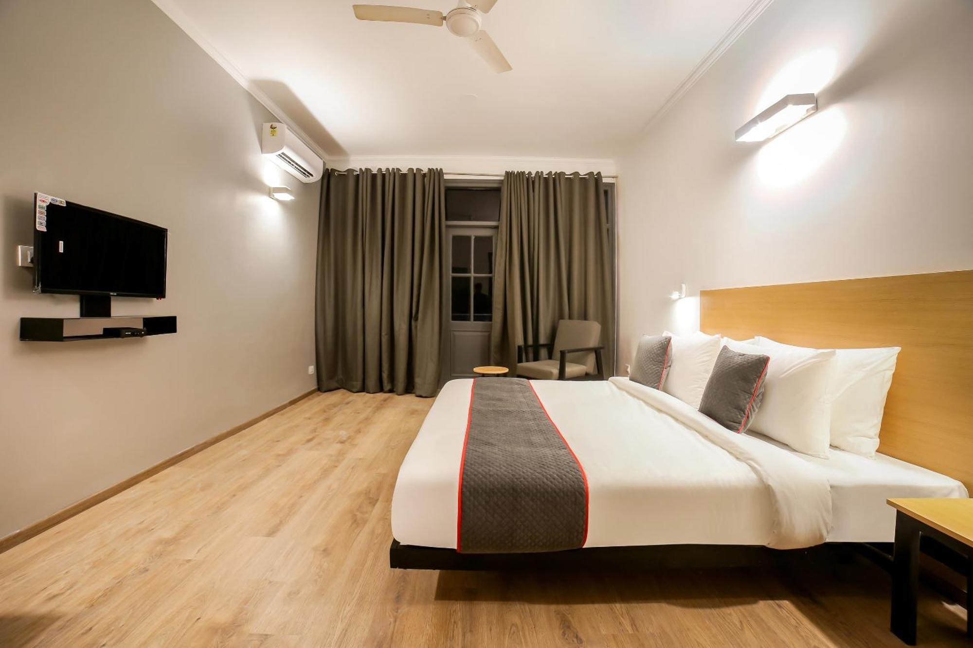 Townhouse 330 Dlf Phase-2 Near Leisure Valley Park Gurgaon Exterior photo