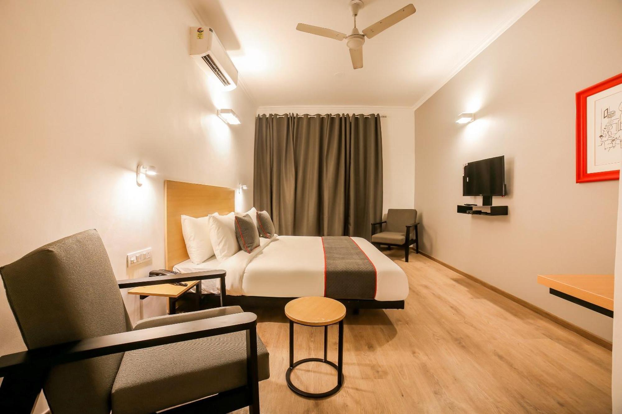 Townhouse 330 Dlf Phase-2 Near Leisure Valley Park Gurgaon Exterior photo